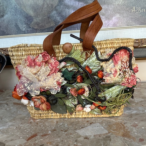 Handbags - Woven Straw Tote with Floral Appliqué